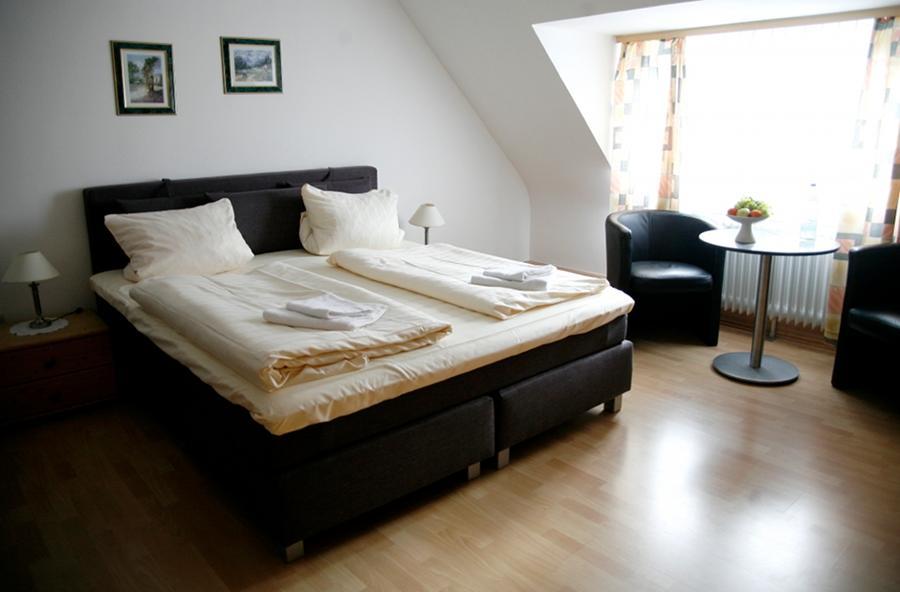Hotel Am Markt Kleinblittersdorf ภายนอก รูปภาพ