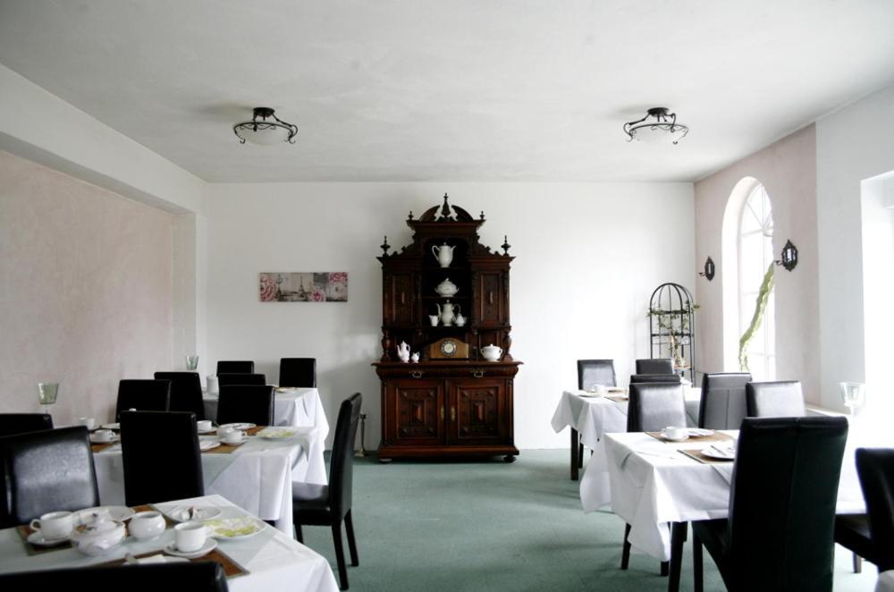 Hotel Am Markt Kleinblittersdorf ภายนอก รูปภาพ